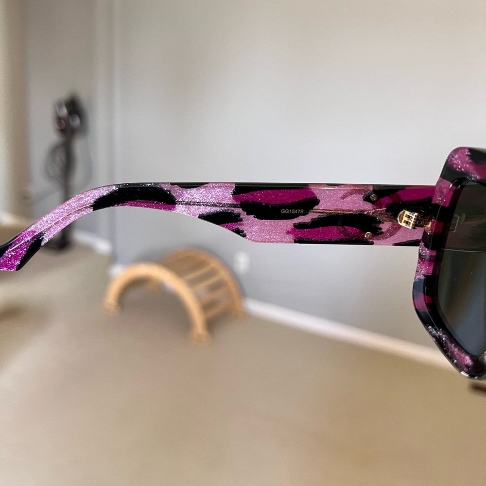 New Gucci Sunglasses - Picture 7 of 7